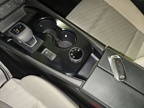 Used 2023 Nissan Rogue SV image 33