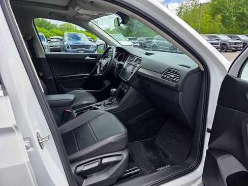 Used 2021 Volkswagen Tiguan SE AWD/4WD image 11