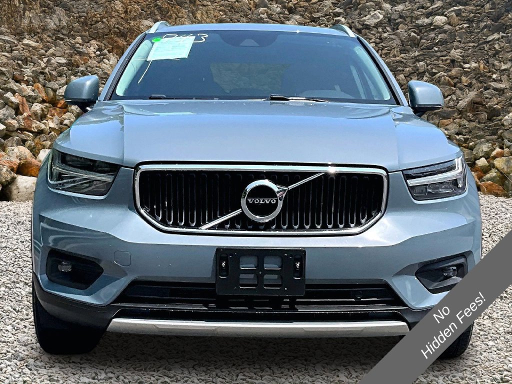 Used 2021 Volvo XC40 T4 Momentum FWD image 3