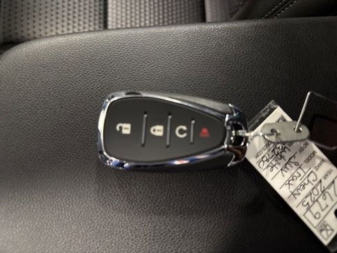 Used 2025 Chevrolet Trax LT w/ LT Convenience Package image 38