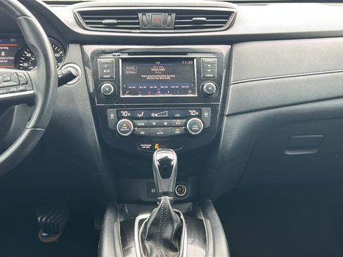 Used 2020 Nissan Rogue SV image 17