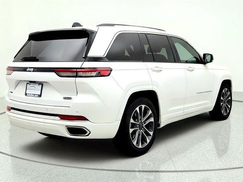Used 2023 Jeep Grand Cherokee Overland AWD/4WD image 5
