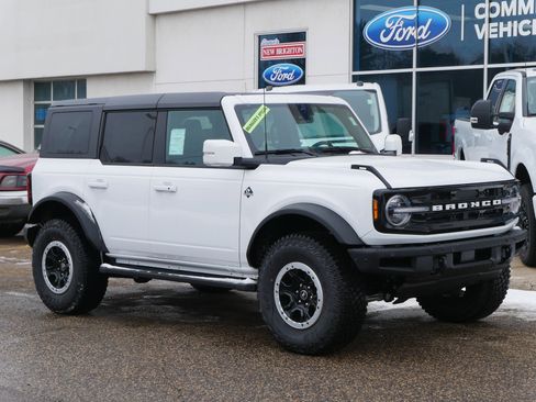 New 2024 Ford Bronco Outer Banks w/ Sasquatch Package image 4