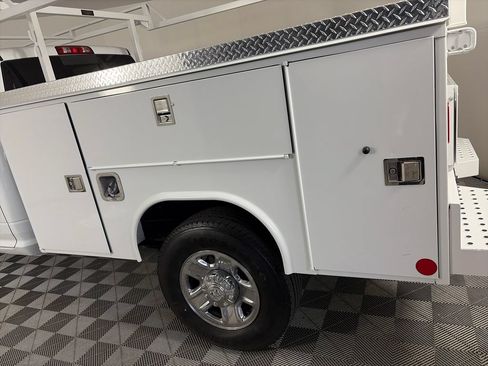 Used 2024 RAM 3500 Tradesman w/ Chrome Appearance Group AWD/4WD image 26