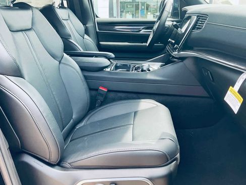 New 2024 Jeep Wagoneer 4WD w/ Convenience Group I image 11