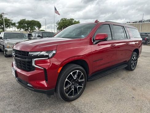 Used 2024 Chevrolet Suburban RST w/ Luxury Package image 2