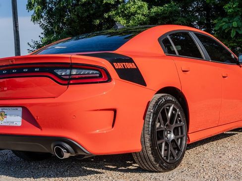 Used 2017 Dodge Charger R/T RWD image 5