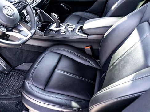 Used 2022 Alfa Romeo Stelvio Sprint image 14