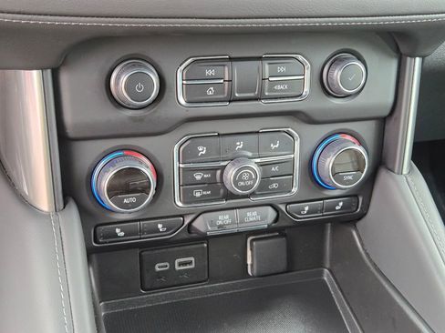 Used 2024 Chevrolet Suburban LT image 20