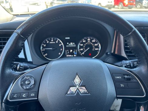 Used 2016 Mitsubishi Outlander SE image 22
