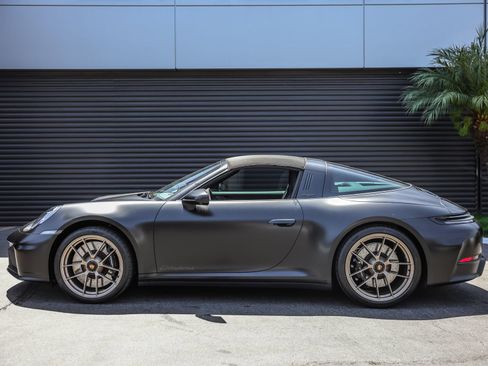 Certified 2025 Porsche 911 Targa 4 GTS AWD/4WD image 2