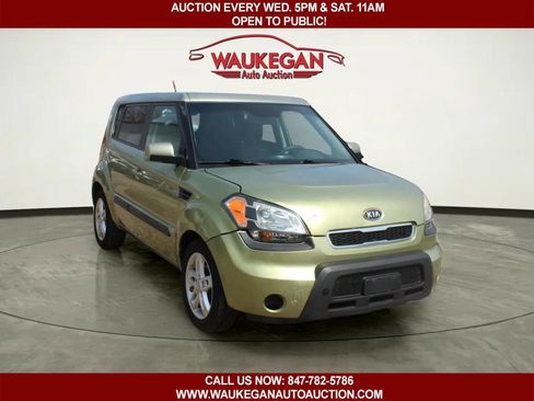 Used 2011 Kia Soul + image 2