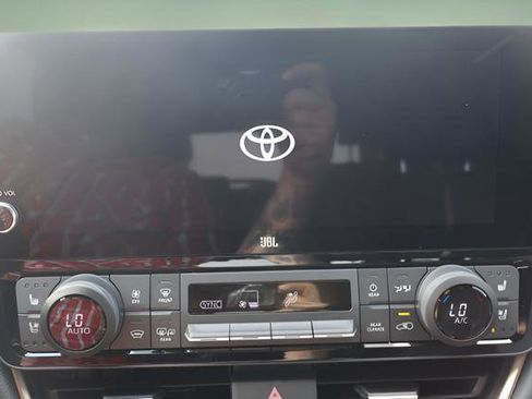 Used 2025 Toyota Grand Highlander AWD Hybrid image 17