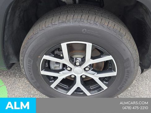 Used 2025 Jeep Grand Cherokee L Limited w/ Trailer Tow Package AWD/4WD image 17