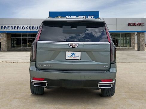 Used 2024 Cadillac Escalade Premium Luxury w/ Performance Package image 4