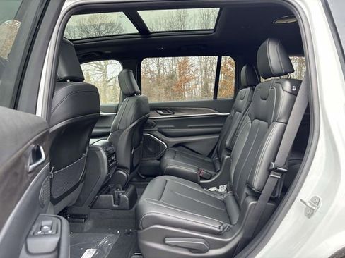 New 2026 Jeep Grand Cherokee L Limited w/ Limited Altitude Package AWD/4WD image 8