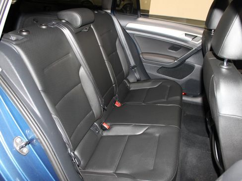 Used 2016 Volkswagen Golf Limited Edition image 26