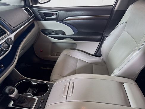 Used 2016 Toyota Highlander Limited Platinum image 25