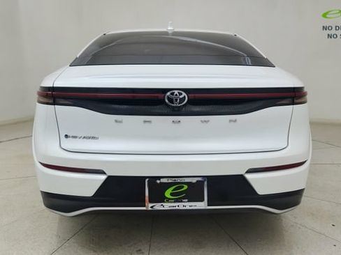 Used 2024 Toyota Crown AWD/4WD image 5