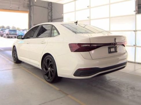Used 2025 Volkswagen Jetta SE FWD image 5