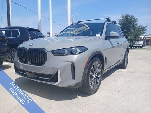 Used 2025 BMW X5 xDrive40i w/ Parking Assistance Package AWD/4WD image 3