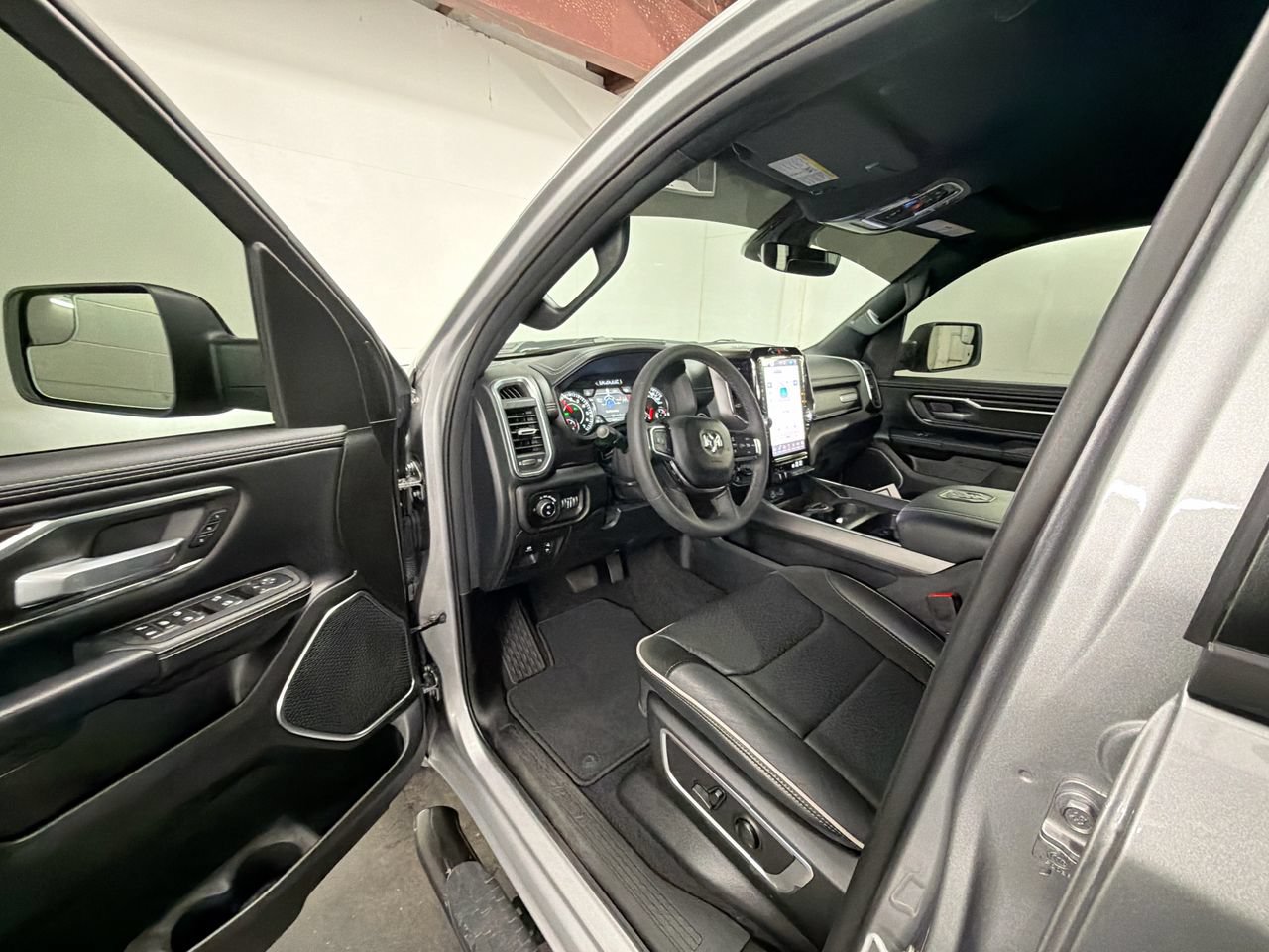 Used 2025 RAM 1500 Laramie w/ Sport Appearance Package AWD/4WD image 10