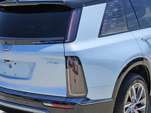 New 2026 Cadillac Vistiq Sport image 10