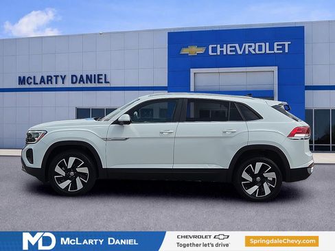 Used 2025 Volkswagen Atlas Cross Sport SE AWD/4WD image 3