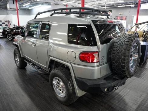 Used 2011 Toyota FJ Cruiser 4WD w/ Upgrade Pkg image 3