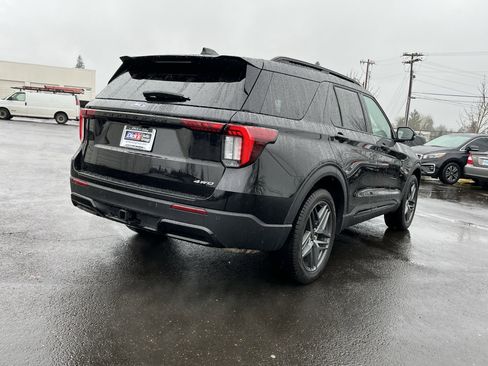 Used 2025 Ford Explorer ST-Line w/ ST-Line Street Pack image 5