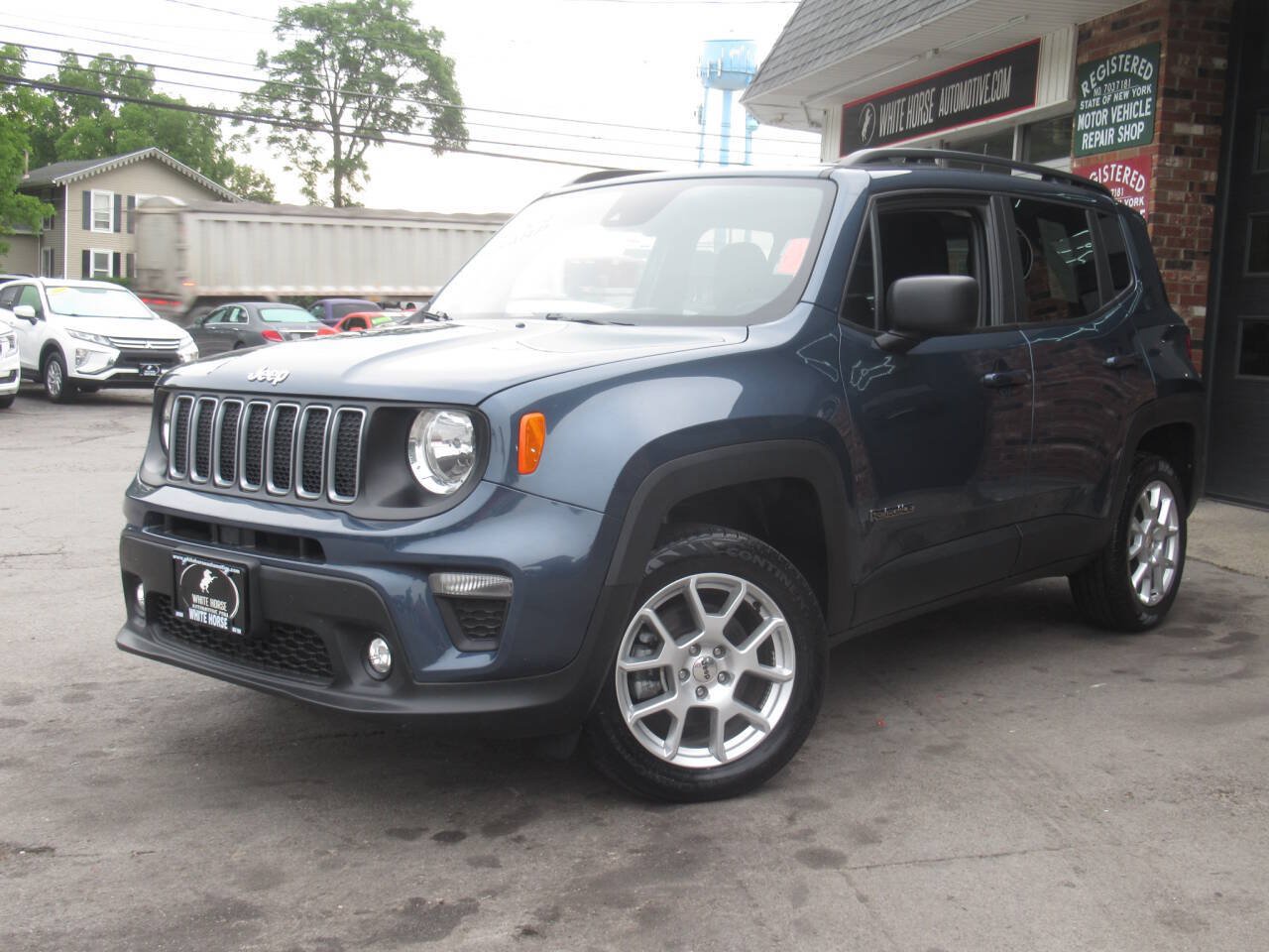 Used 2023 Jeep Renegade Latitude w/ Premium Group AWD/4WD image 26