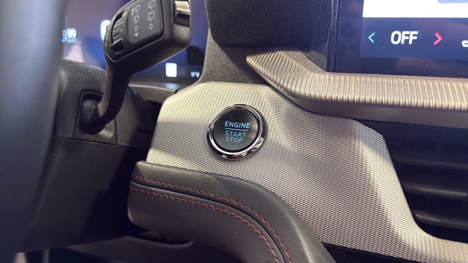 Certified 2025 Ford Explorer Active AWD/4WD image 22