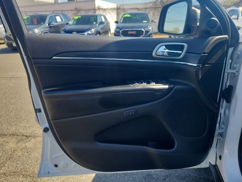 Used 2020 Jeep Grand Cherokee Limited image 12