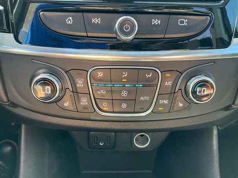 Used 2019 Chevrolet Traverse LT w/ LPO, Blackout Package AWD/4WD image 9