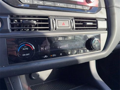 Used 2024 Nissan Pathfinder S image 18