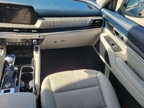 Used 2024 Kia Telluride EX w/ EX Captain's Chair Package FWD image 16
