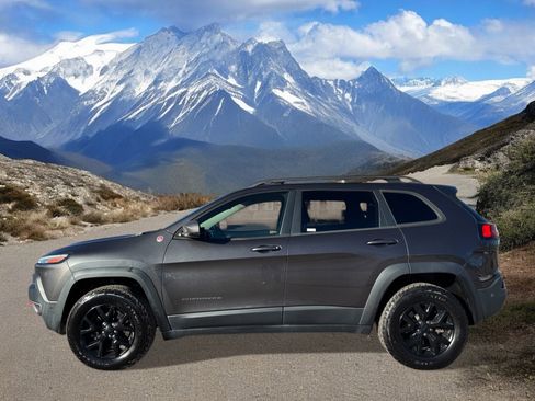Used 2016 Jeep Cherokee Trailhawk w/ Comfort/Convenience Group image 2
