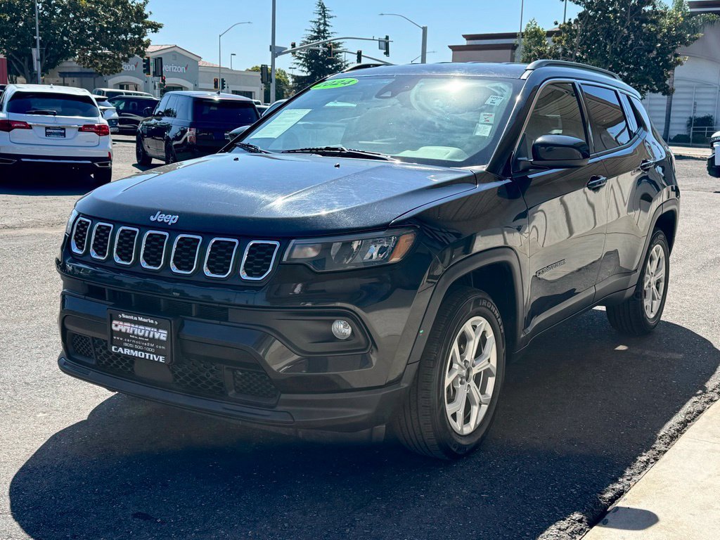 Used 2024 Jeep Compass Latitude AWD/4WD image 8