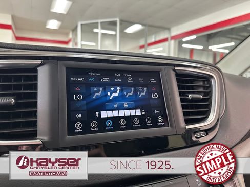 Used 2020 Chrysler Pacifica Touring-L FWD image 22