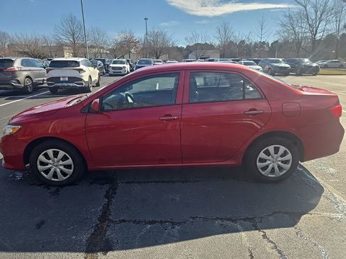 Used 2010 Toyota Corolla LE image 1