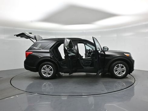 Certified 2023 Ford Explorer XLT RWD image 4