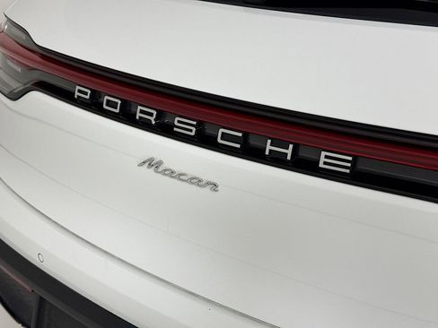 Certified 2025 Porsche Macan AWD/4WD image 35