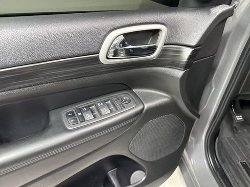 Used 2021 Jeep Grand Cherokee Laredo X AWD/4WD image 12