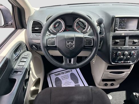 Used 2018 Dodge Grand Caravan SE w/ UConnect Hands-Free Group FWD image 20