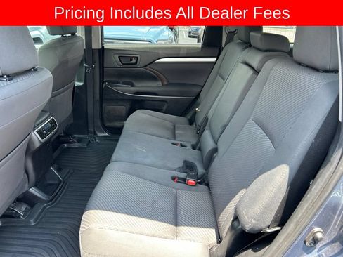 Used 2019 Toyota Highlander LE FWD image 12