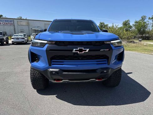 Used 2025 Chevrolet Colorado ZR2 w/ Midnight Edition AWD/4WD image 11