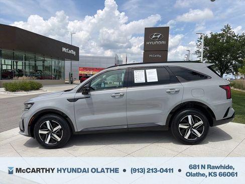 Used 2022 Kia Sorento EX w/ Panoramic Sunroof Package FWD image 13