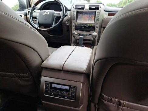 Used 2019 Lexus GX 460 Premium AWD/4WD image 32