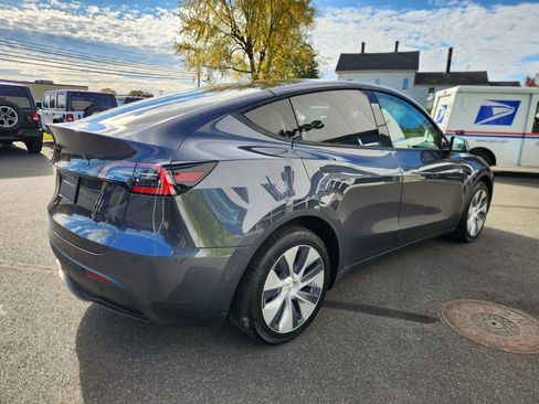 Used 2020 Tesla Model Y Long Range image 15