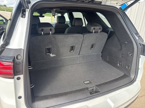 Used 2023 Chevrolet Traverse High Country FWD image 32